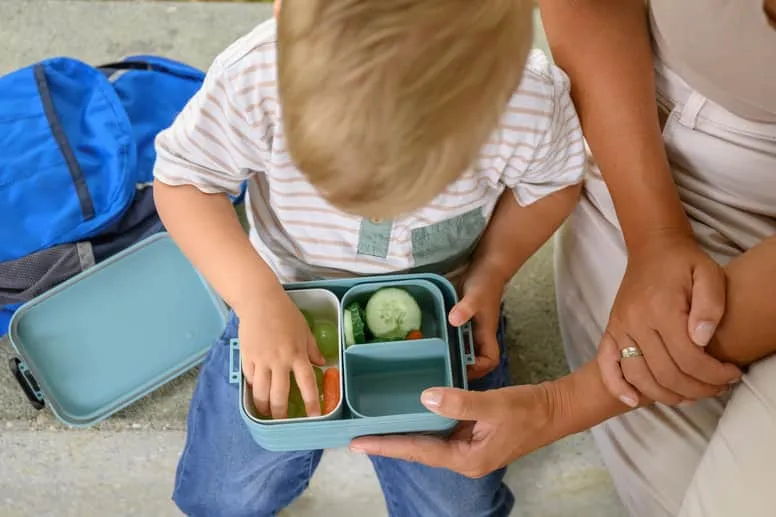 Jak zachęcić dziecko do jedzenia zdrowych przekąsek w szkole