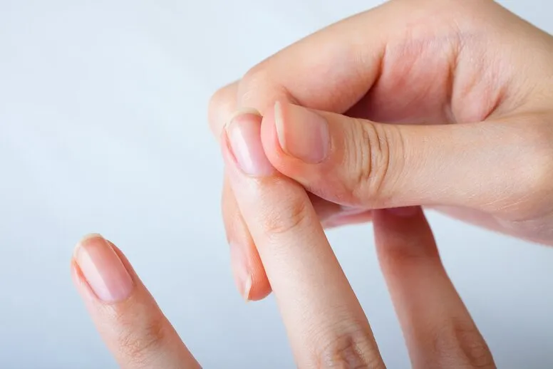Jak wyglądają rozdwajające się paznokcie? 
