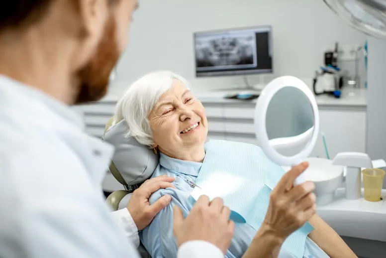 Jak dbać o protezę zębową