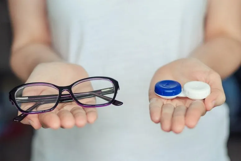 Okulary czy soczewki kontaktowe – co wybrać?