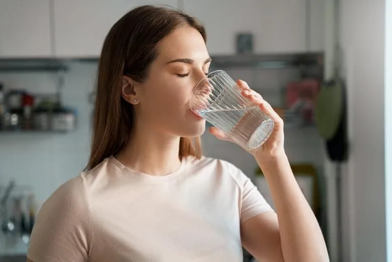 Nawodnienie organizmu – ile wody powinno się pić dziennie?