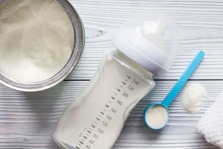 Karmienie mlekiem modyfikowanym – jak i kiedy karmić dziecko mlekiem modyfikowanym?